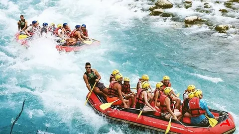 Turismo de deportes acuáticos en destinos naturales