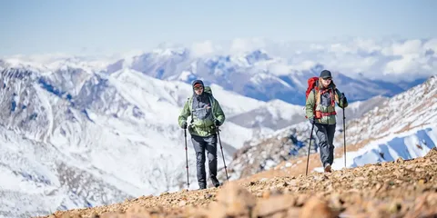 Turismo de montaña en rutas de escalada y cumbres
